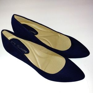 Chinese Laundry pointed toe low wedge